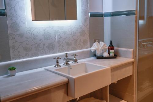 a bathroom with a sink and a shower at Miravida Soho Hotel & Wine Bar in Buenos Aires