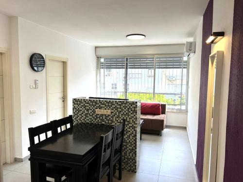 a living room with a table and a couch at Apartments4you Maria in Bat Yam