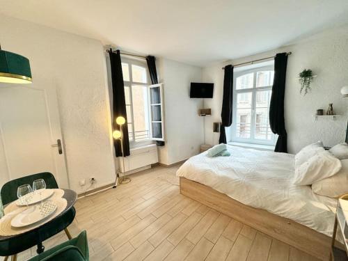 Photo de la galerie de l'établissement Studio central place malespine proche port Vauban, à Antibes