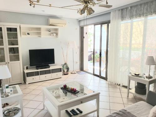 Kavouri Seaside 85sqm Apartment 5' from the beach