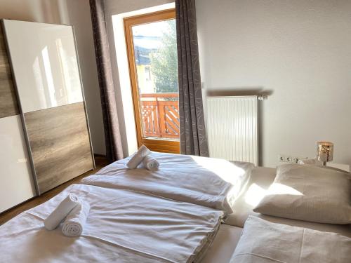Una cama o camas en una habitación de Chalet Panoramablick Zell am See