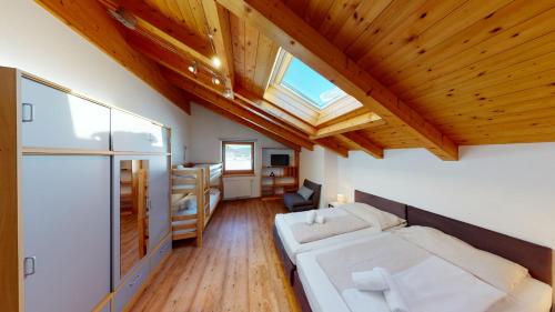 Una cama o camas en una habitación de Chalet Panoramablick Zell am See