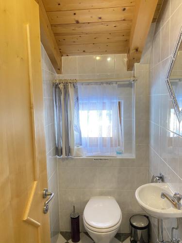 Un baño de Chalet Panoramablick Zell am See