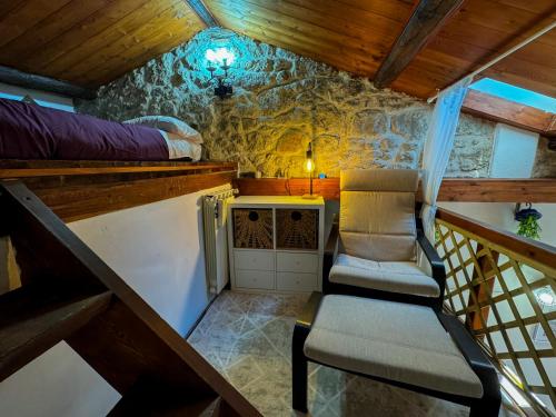 a small room with a bed and a chair at Apt Finestra Sul Castello, Vista Lago Wi-Fi Gratis in Bracciano