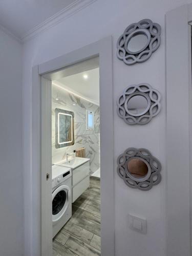 a bathroom with a sink and a washing machine at Brisa del mar in Tarajalejo