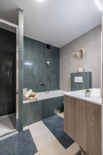 Olive Shade - Apartment near the Beach