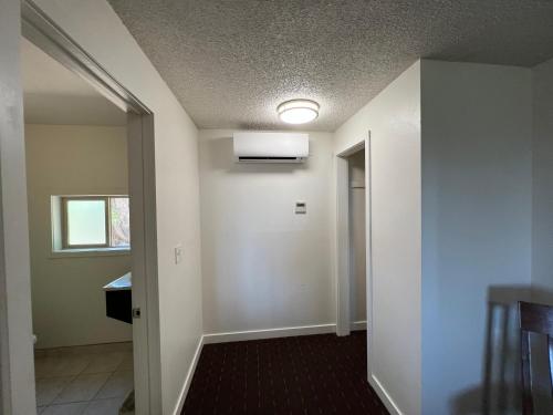 an empty room with a hallway with a ceiling at Port Townsend Inn in Port Townsend
