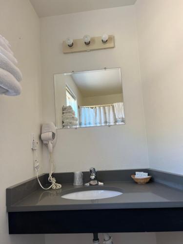 a bathroom with a sink and a mirror at Port Townsend Inn in Port Townsend
