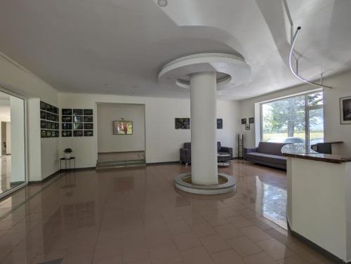 Lobbyn eller receptionsområdet på Hotel Tsiskari