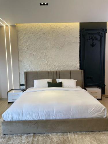Säng eller sängar i ett rum på Excellent Excel/Stratford Apartment