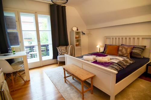 Postel nebo postele na pokoji v ubytování Apartment mit Balkon am Bergpark