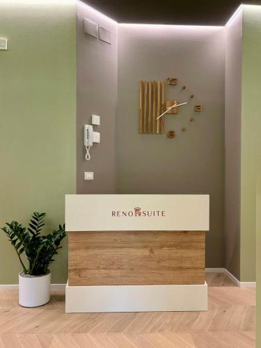 Ο χώρος του λόμπι ή της ρεσεψιόν στο Reno Suite Bologna