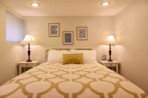a bedroom with a large bed with two lamps at UW Cozy - Quiet Home, Perfect for Family and Group in Seattle