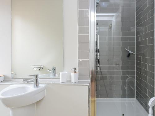 A bathroom at Stable Yard Cottage