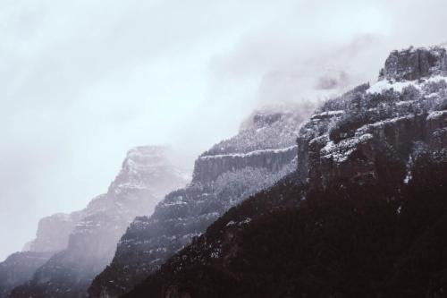 a mountain covered in snow and clouds in the mountains at As Fuebas de Patricio in Vío