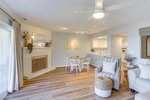 Φωτογραφία από το άλμπουμ του Huron Condo on Lake Erie with Balcony and Seating! σε Huron