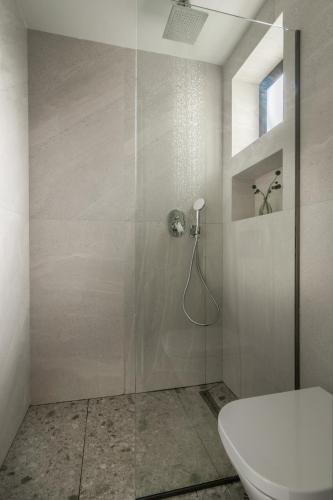 Un baño de Mon Repo Secret Suites