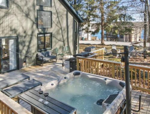 Ảnh trong thư viện ảnh của 3BR, Lakeview, Hot Tub, Nintendo Switch - Deer Haven Poconos Retreat ở Tobyhanna