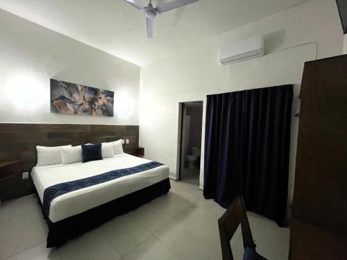 a bedroom with a large bed in a room at Hotel Juarez 70 in Colima