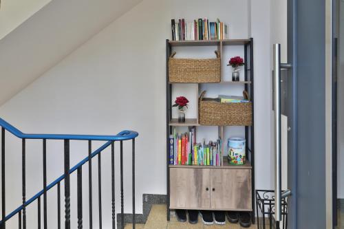 Knihovna v apartmánu