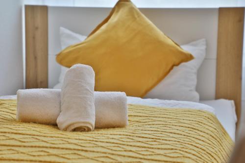 Postel nebo postele na pokoji v ubytování Moderne Ferienwohnungen - Service wie im Hotel