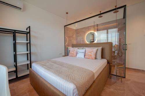 Cama o camas de una habitación en Siro Kerma Private Beach Villa