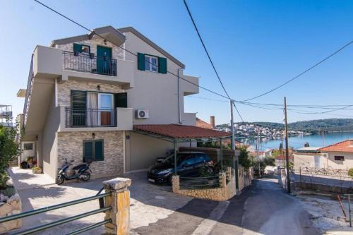 Apartments with parking space Okrug Gornji, Ciovo - 22799