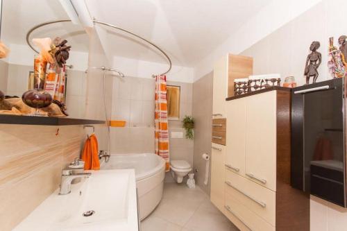 Apartments with parking space Okrug Gornji, Ciovo - 22799
