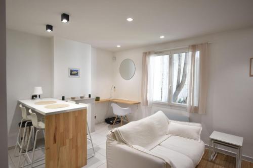 Nice 37 m with garden in Marseille