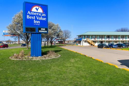 a best value inn sign in front of a building at Americas Best Value Inn - Lincoln in Lincoln