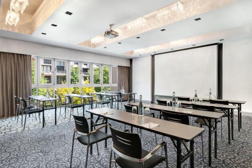 Χώρος καθιστικού στο Protea Hotel Fire & Ice! by Marriott Johannesburg Melrose Arch