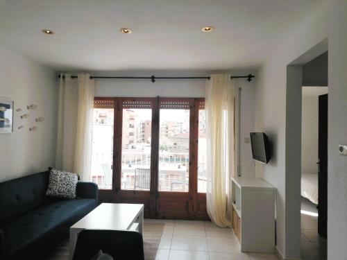 Appart 6 pers à Roses, à 80m de la plage avec terrasse, parking, WIFI et toutes commodités