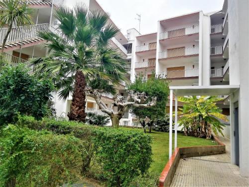 Appart 6 pers à Roses, à 80m de la plage avec terrasse, parking, WIFI et toutes commodités