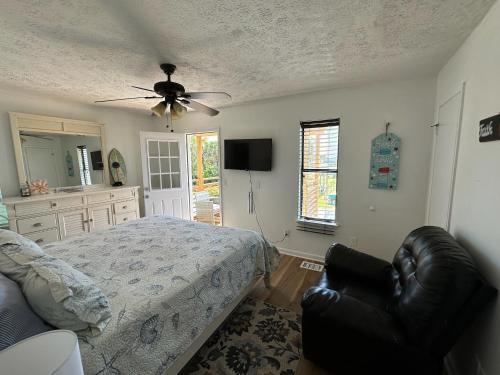 OceanView Oasis - Relax with Hot Tub, Breakfast, Fire Pit & Putting Green! photo 34