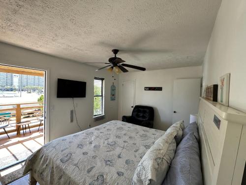 OceanView Oasis - Relax with Hot Tub, Breakfast, Fire Pit & Putting Green! photo 3