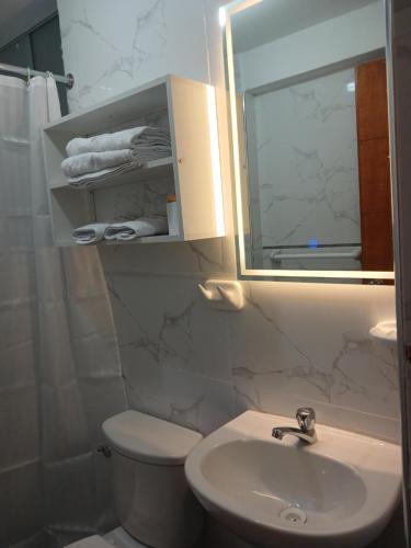 Kupaonica u objektu Hotel El Virrey Suite