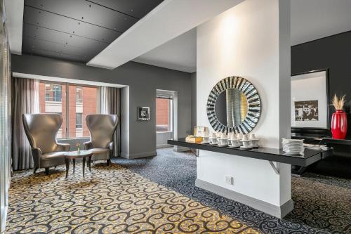 Χώρος καθιστικού στο Protea Hotel Fire & Ice! by Marriott Johannesburg Melrose Arch