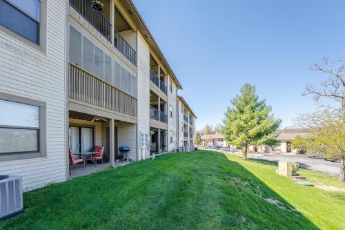an apartment building with a lawn in front of it at Branson Pointe Royale condo-Table Rock lake-free golf in Branson