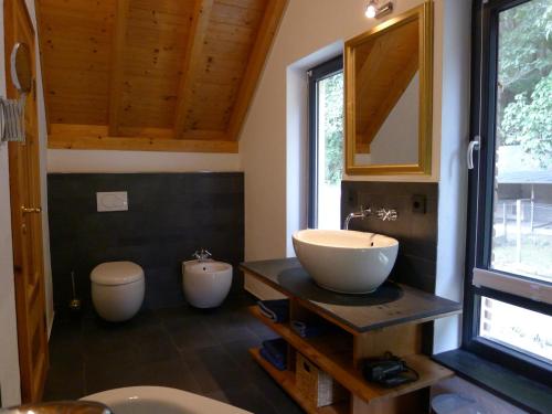 Un baño de Ferienhaus Schmelzmühle