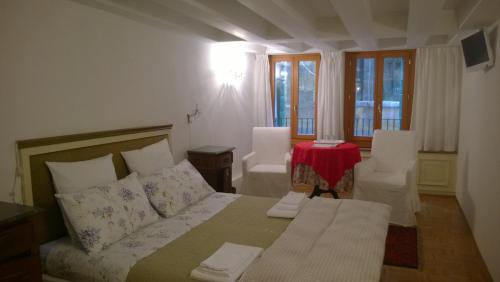 A seating area at In Venice Back To San Marco tourist apartment