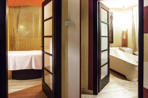 a room with a bathroom with a tub and a sink at Adua & Regina di Saba Wellness & Beauty in Montecatini Terme