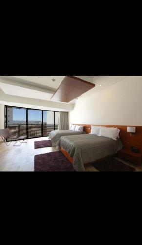 a bedroom with a bed and a view of the ocean at Habitación 416 Sonata in Lomas de Angelopolis