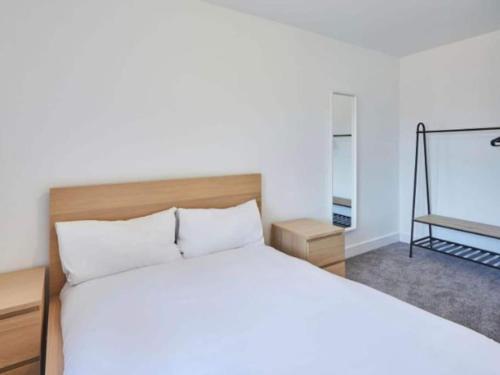 Llit o llits en una habitació de Apartment 6 in Loftus by Belvilla