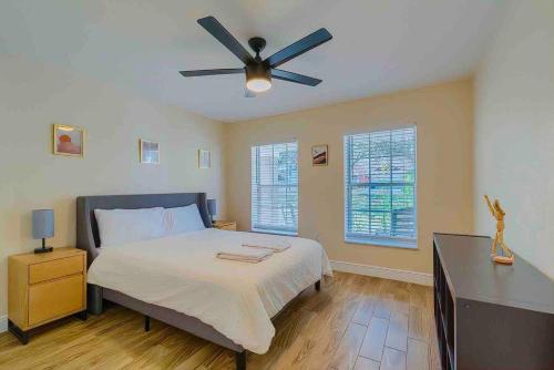 a bedroom with a bed and a ceiling fan at Spacious Home - Heated LED Pool & Ping Pong in Minneola