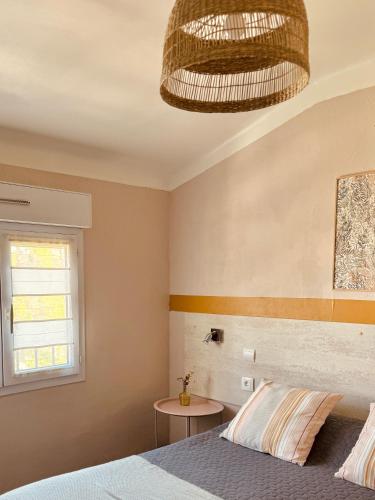 Ένα ή περισσότερα κρεβάτια σε δωμάτιο στο Hôtel le Nid