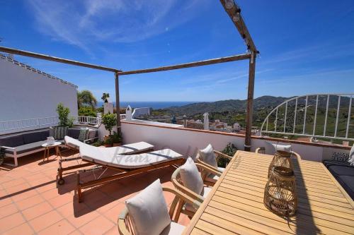 Calle Alta 37, Frigiliana Luxury 3 bedroom center Townhouse with large terrace and sea views HansOnHoliday Rentals