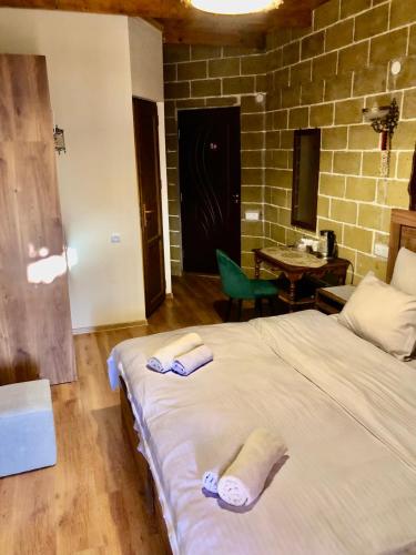 Ein Bett oder Betten in einem Zimmer der Unterkunft Guest House Anahit Ijevan