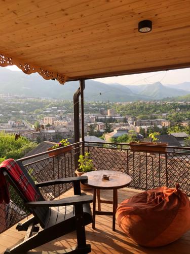 Ein allgemeiner Bergblick oder ein Berglick von der Pension aus
