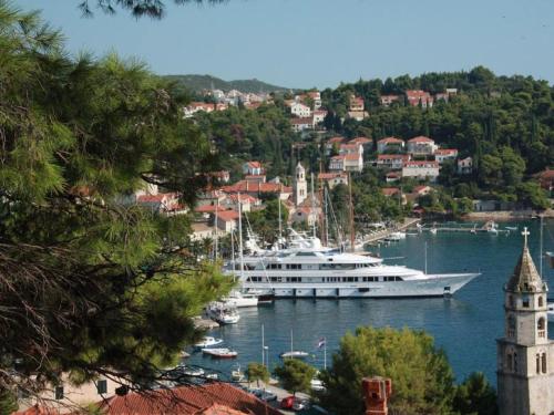 Seaview Apartment in Cavtat Dalmatia with Garden