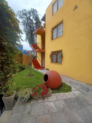 Κήπος έξω από το Condo located just 4 blocks from the main square